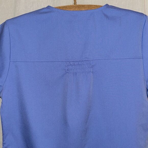 Grey’s Anatomy M V Neck Scrub Top in Ceil Blue - Picture 4 of 11